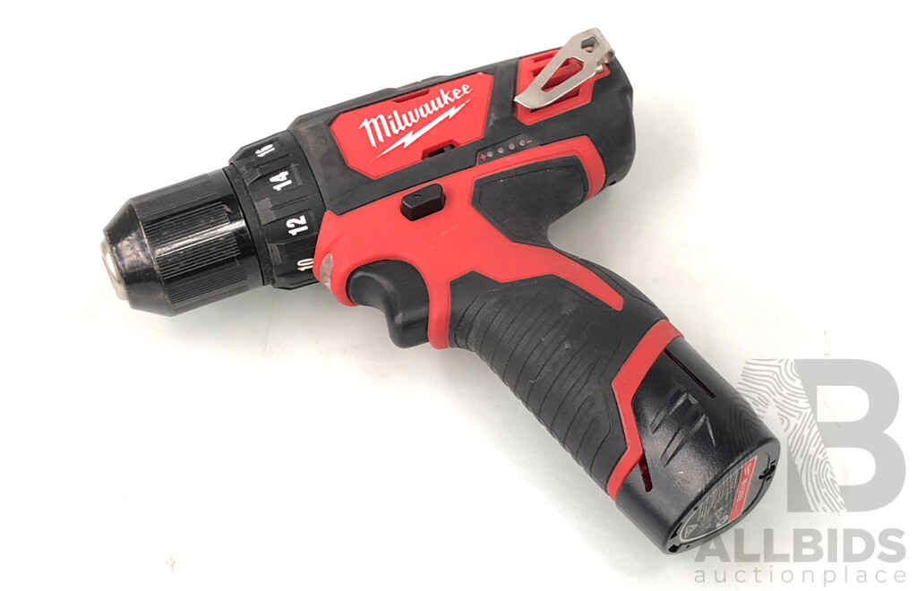 Milwaukee  M12 Lithium-Ion 12 Volt Cordless Sub Compact Drill/Driver
