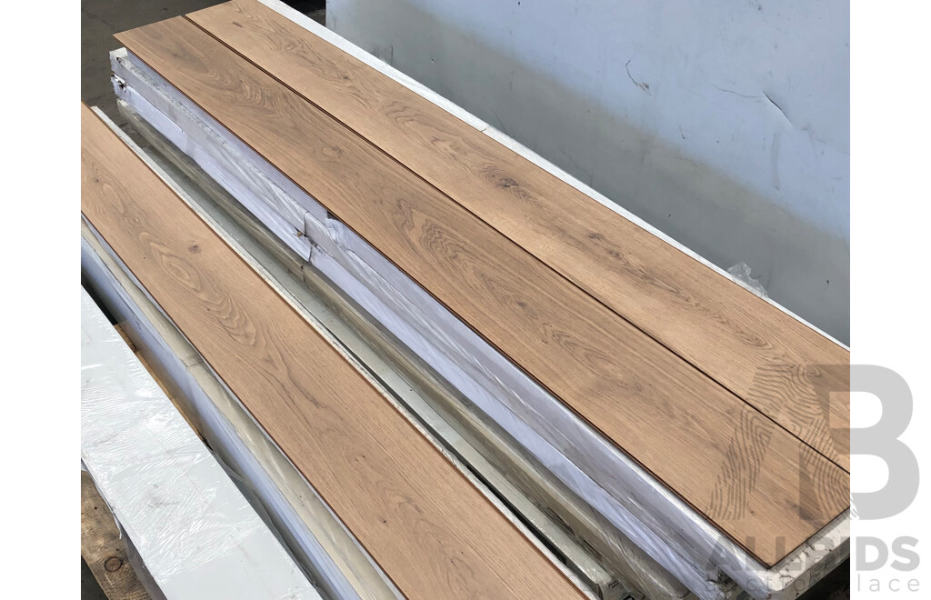 12mm Laminate Flooring - Natural Oak Finish - 32.4425 Square Meters - Brand New