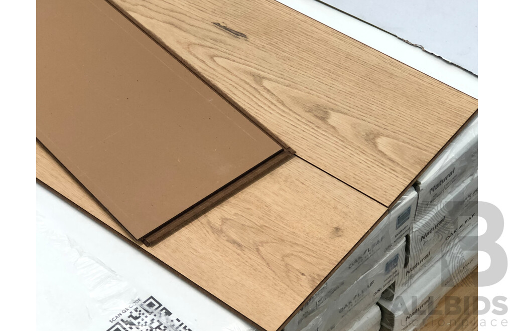 Oak Leaf HD Plus 8mm  Laminate Flooring - Natural Finish - 24.64 Square Meters - Brand New