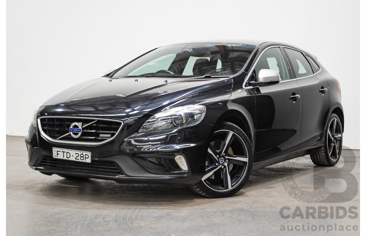 01/2015 Volvo V40 T5 R-DESIGN M MY15 5D Hatchback Black Sapphire Metallic Turbo 2.0L