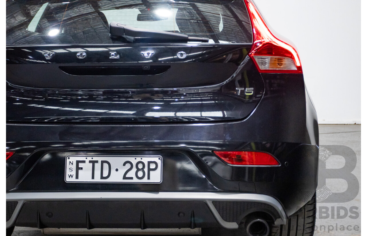 01/2015 Volvo V40 T5 R-DESIGN M MY15 5D Hatchback Black Sapphire Metallic Turbo 2.0L