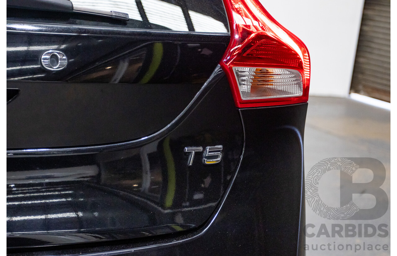 01/2015 Volvo V40 T5 R-DESIGN M MY15 5D Hatchback Black Sapphire Metallic Turbo 2.0L