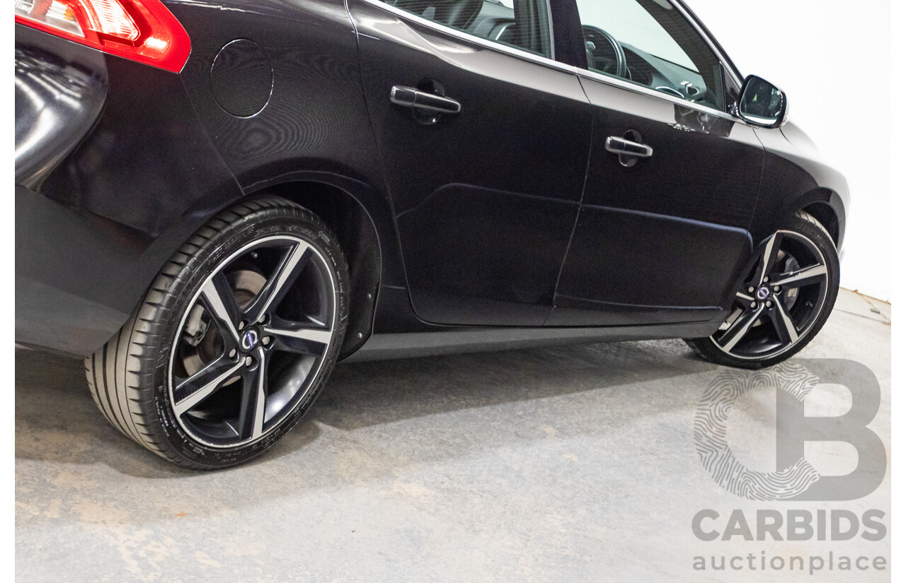 01/2015 Volvo V40 T5 R-DESIGN M MY15 5D Hatchback Black Sapphire Metallic Turbo 2.0L