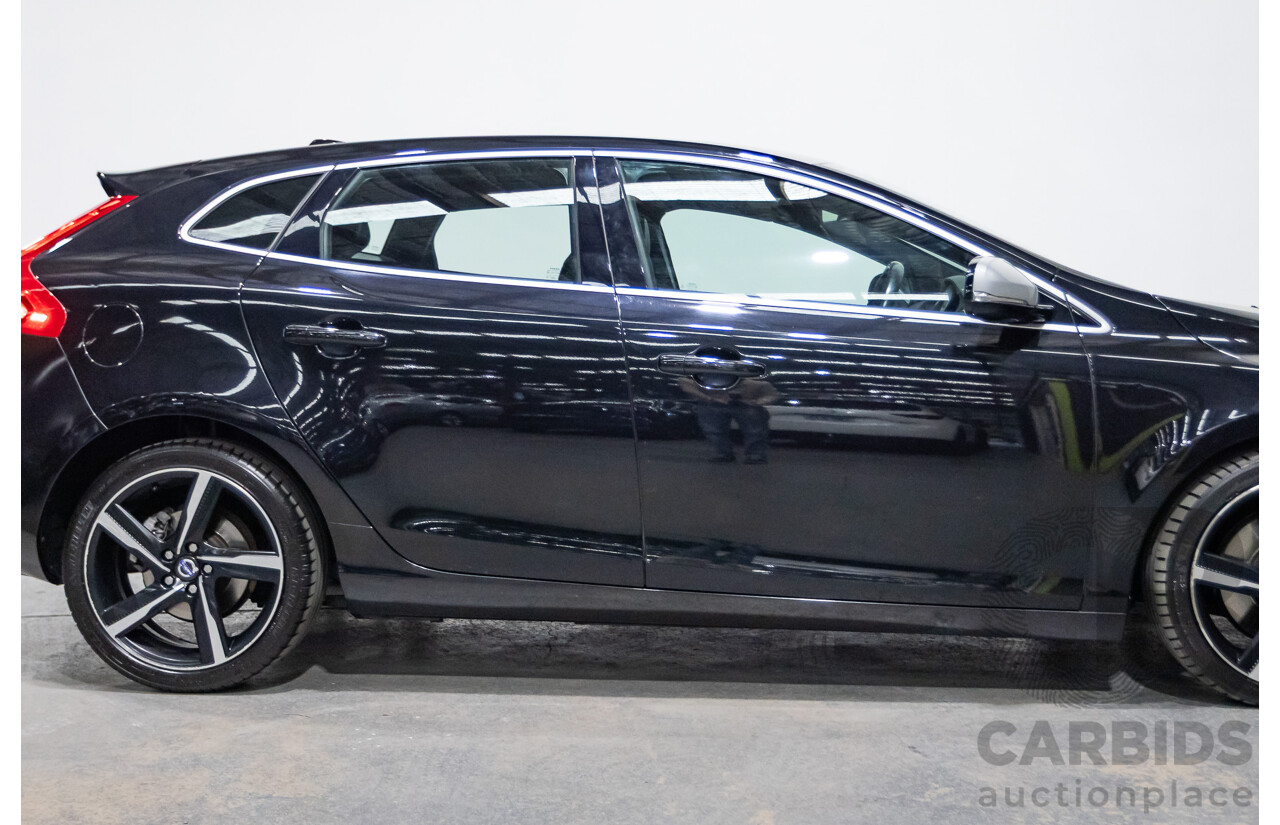 01/2015 Volvo V40 T5 R-DESIGN M MY15 5D Hatchback Black Sapphire Metallic Turbo 2.0L