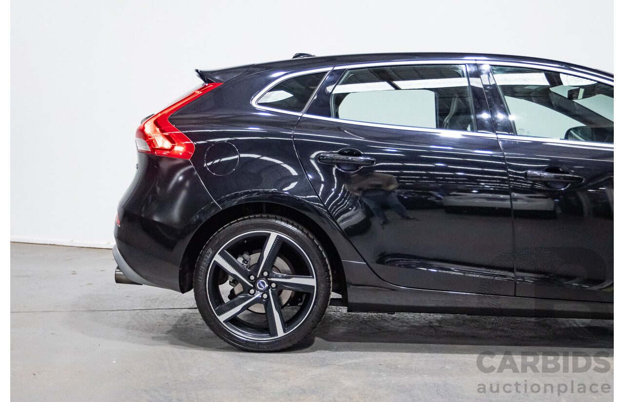 01/2015 Volvo V40 T5 R-DESIGN M MY15 5D Hatchback Black Sapphire Metallic Turbo 2.0L