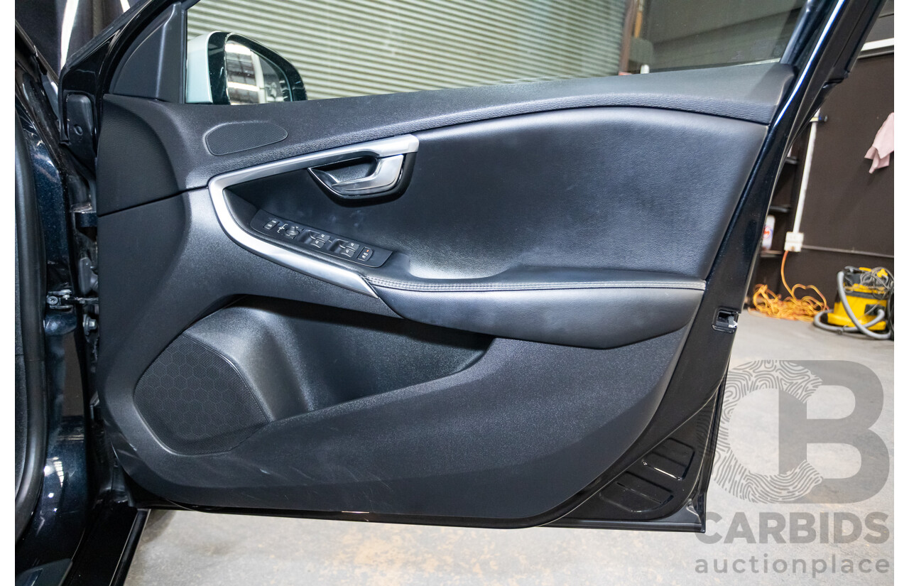 01/2015 Volvo V40 T5 R-DESIGN M MY15 5D Hatchback Black Sapphire Metallic Turbo 2.0L