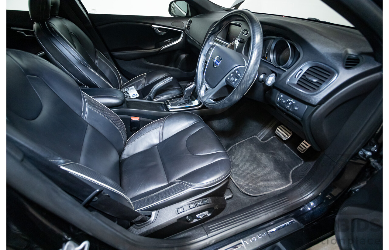 01/2015 Volvo V40 T5 R-DESIGN M MY15 5D Hatchback Black Sapphire Metallic Turbo 2.0L