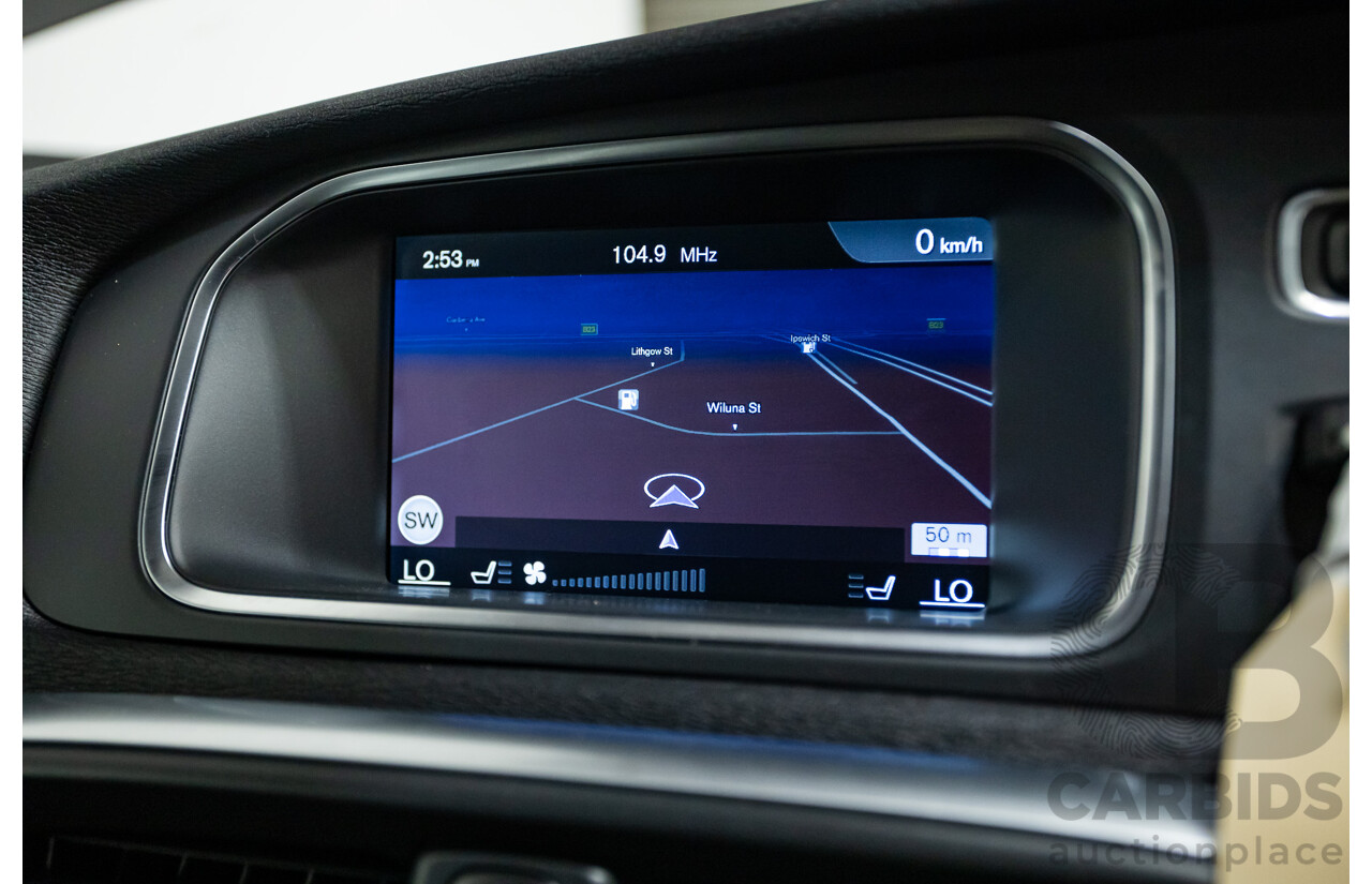 01/2015 Volvo V40 T5 R-DESIGN M MY15 5D Hatchback Black Sapphire Metallic Turbo 2.0L