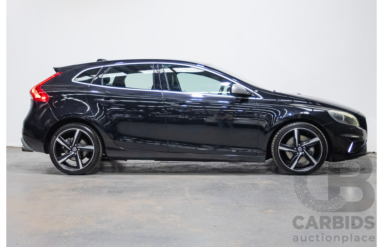 01/2015 Volvo V40 T5 R-DESIGN M MY15 5D Hatchback Black Sapphire Metallic Turbo 2.0L