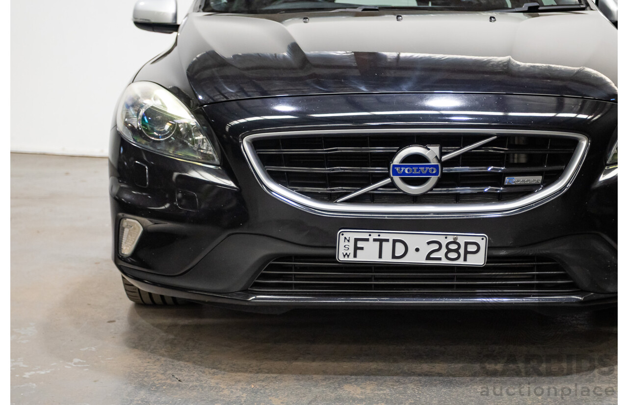 01/2015 Volvo V40 T5 R-DESIGN M MY15 5D Hatchback Black Sapphire Metallic Turbo 2.0L