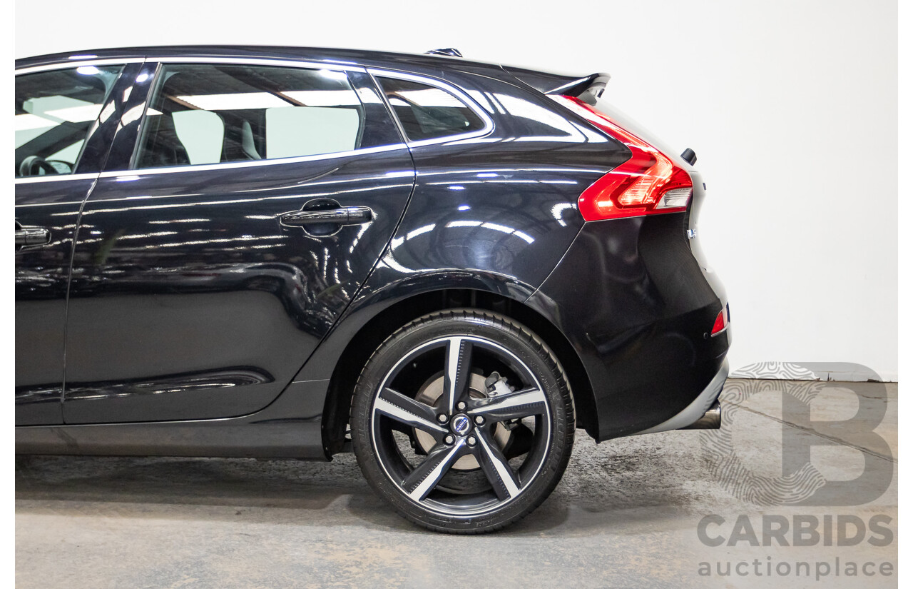 01/2015 Volvo V40 T5 R-DESIGN M MY15 5D Hatchback Black Sapphire Metallic Turbo 2.0L