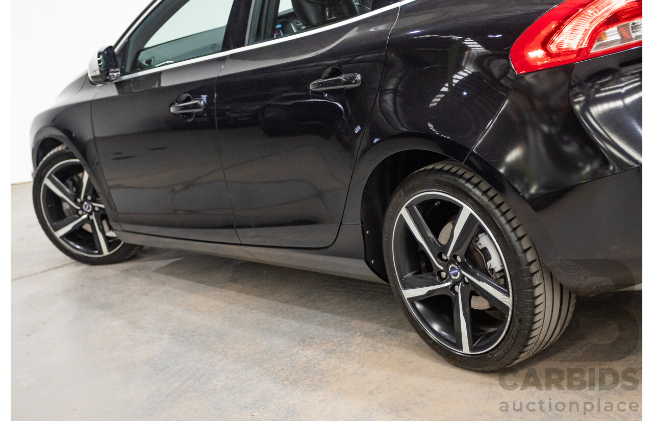 01/2015 Volvo V40 T5 R-DESIGN M MY15 5D Hatchback Black Sapphire Metallic Turbo 2.0L