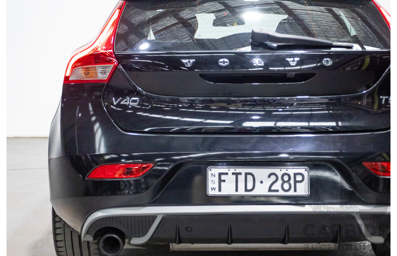 01/2015 Volvo V40 T5 R-DESIGN M MY15 5D Hatchback Black Sapphire Metallic Turbo 2.0L