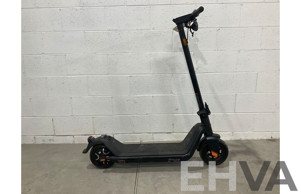NIU Kick Scooter - KQi3 Sport