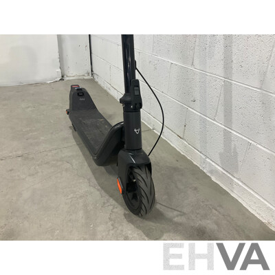 NIU Kick Scooter - KQi3 Sport