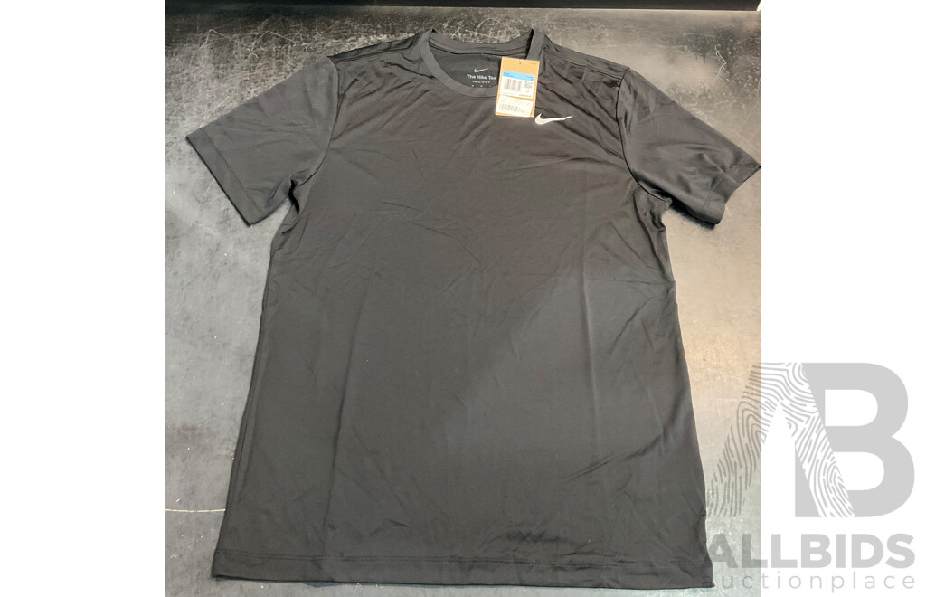 Nike Mens Size M Apparel - Lot of 5 - Total ORP $ 365