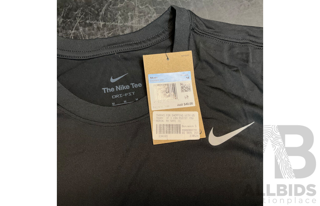 Nike Mens Size M Apparel - Lot of 5 - Total ORP $ 365