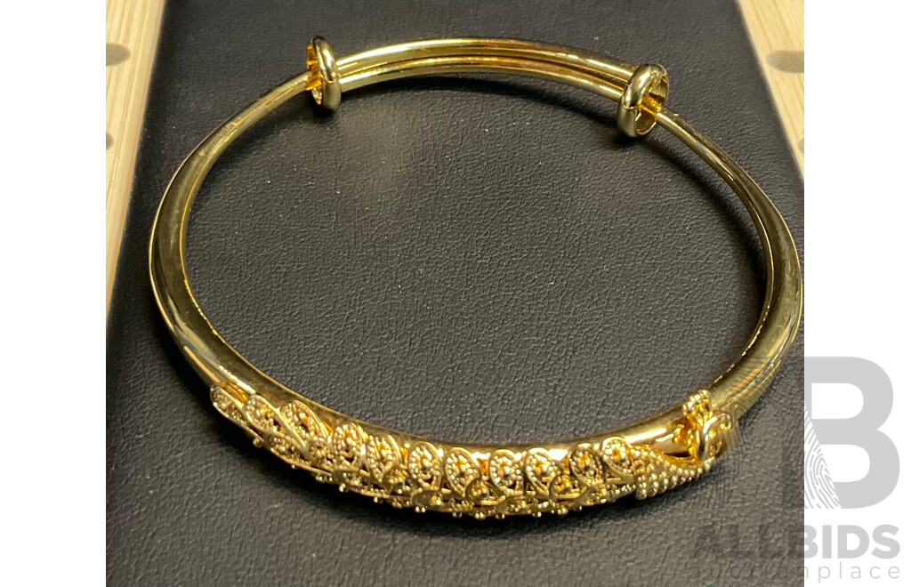 Elegant Peacock Bracelet