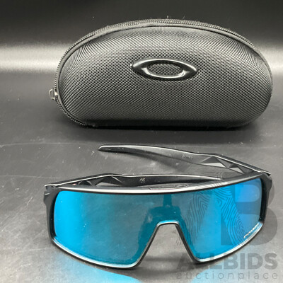 OAKLEY Sunglasses