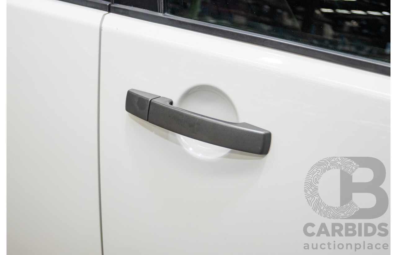 12/2013 Land Rover Discovery 4 3.0 SDV6 SE (4x4) MY13 4D Wagon Fuji White Turbo Diesel 3.0L - 7 seats