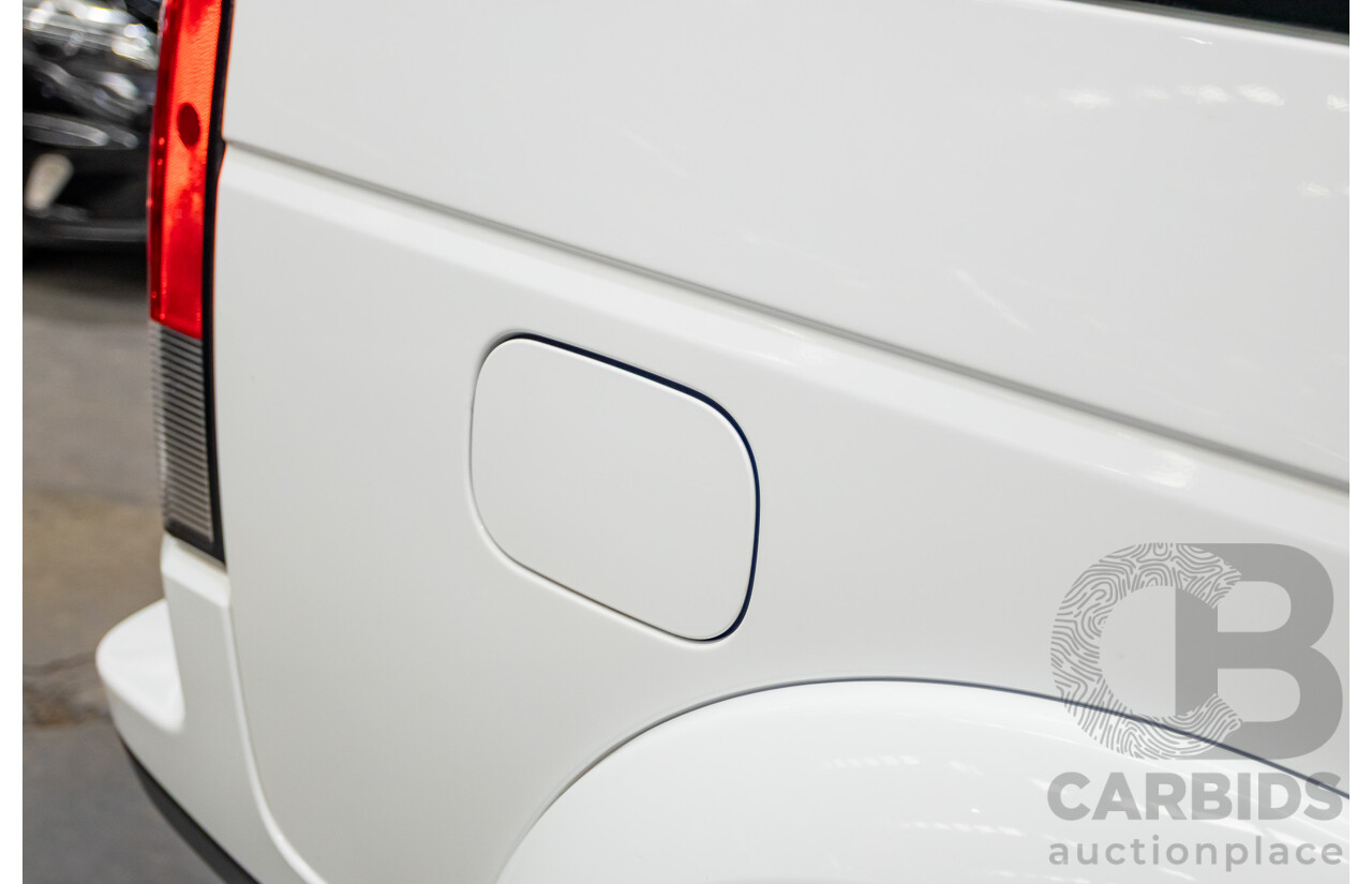12/2013 Land Rover Discovery 4 3.0 SDV6 SE (4x4) MY13 4D Wagon Fuji White Turbo Diesel 3.0L - 7 seats