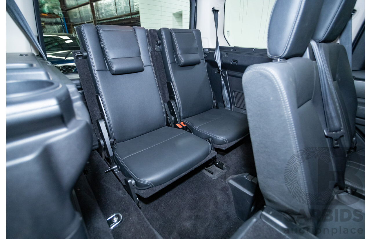 12/2013 Land Rover Discovery 4 3.0 SDV6 SE (4x4) MY13 4D Wagon Fuji White Turbo Diesel 3.0L - 7 seats