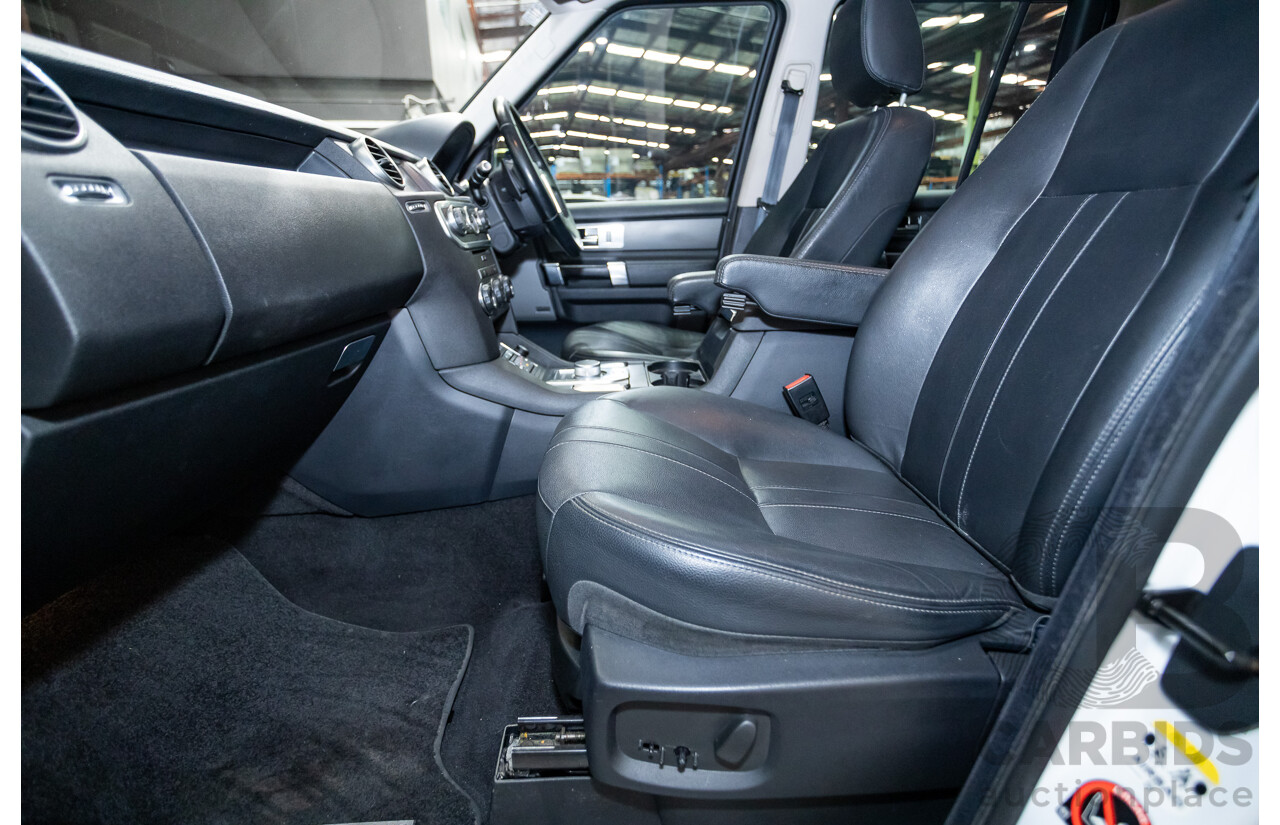 12/2013 Land Rover Discovery 4 3.0 SDV6 SE (4x4) MY13 4D Wagon Fuji White Turbo Diesel 3.0L - 7 seats