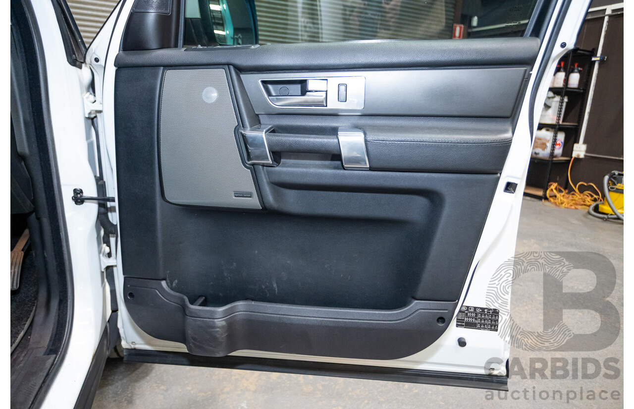 12/2013 Land Rover Discovery 4 3.0 SDV6 SE (4x4) MY13 4D Wagon Fuji White Turbo Diesel 3.0L - 7 seats
