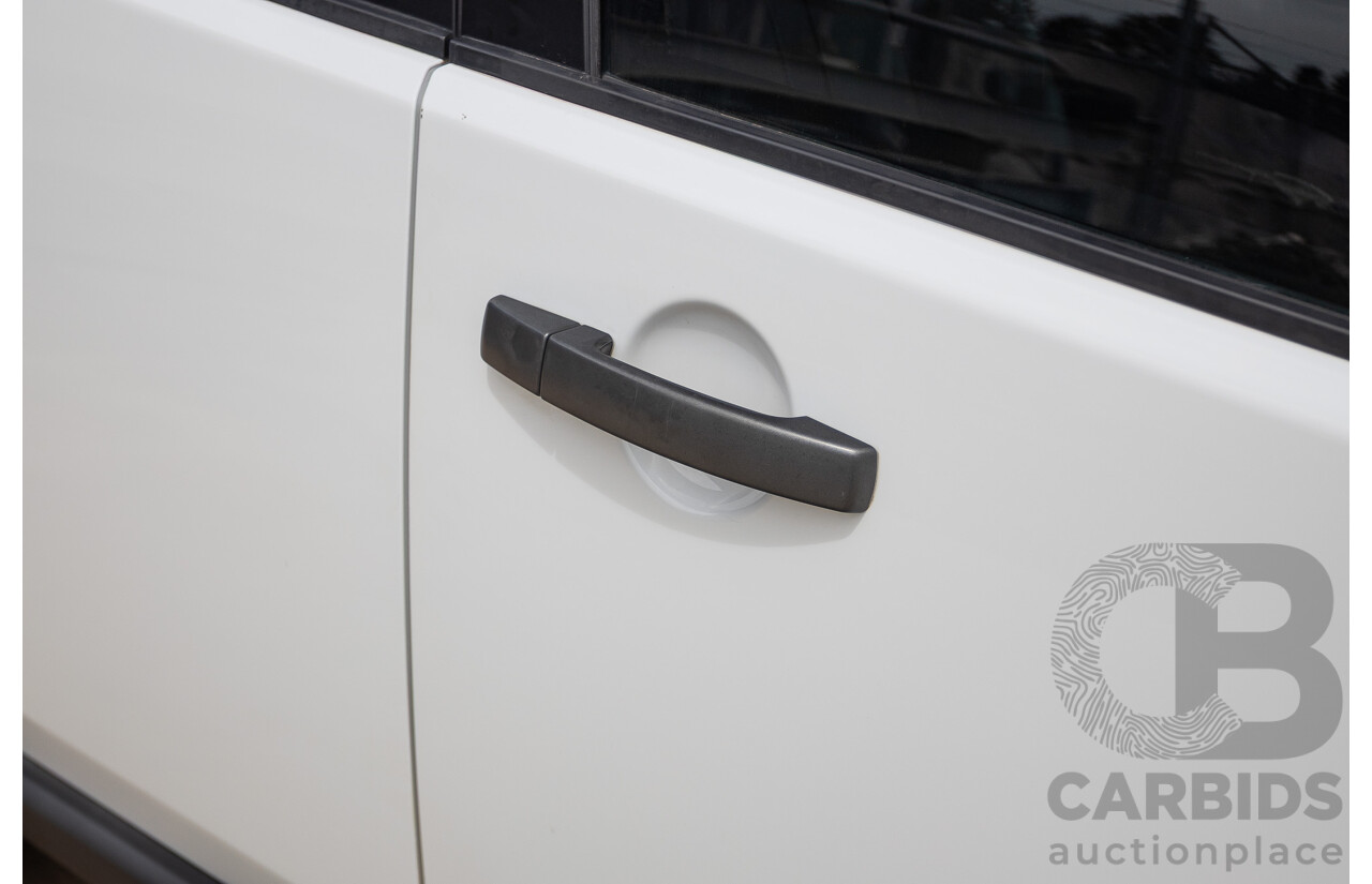 12/2013 Land Rover Discovery 4 3.0 SDV6 SE (4x4) MY13 4D Wagon Fuji White Turbo Diesel 3.0L - 7 seats