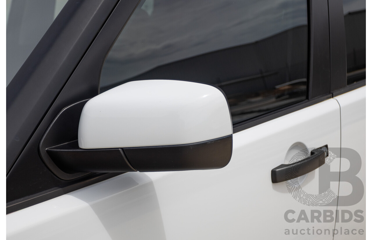 12/2013 Land Rover Discovery 4 3.0 SDV6 SE (4x4) MY13 4D Wagon Fuji White Turbo Diesel 3.0L - 7 seats