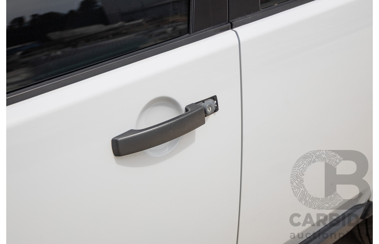 12/2013 Land Rover Discovery 4 3.0 SDV6 SE (4x4) MY13 4D Wagon Fuji White Turbo Diesel 3.0L - 7 seats