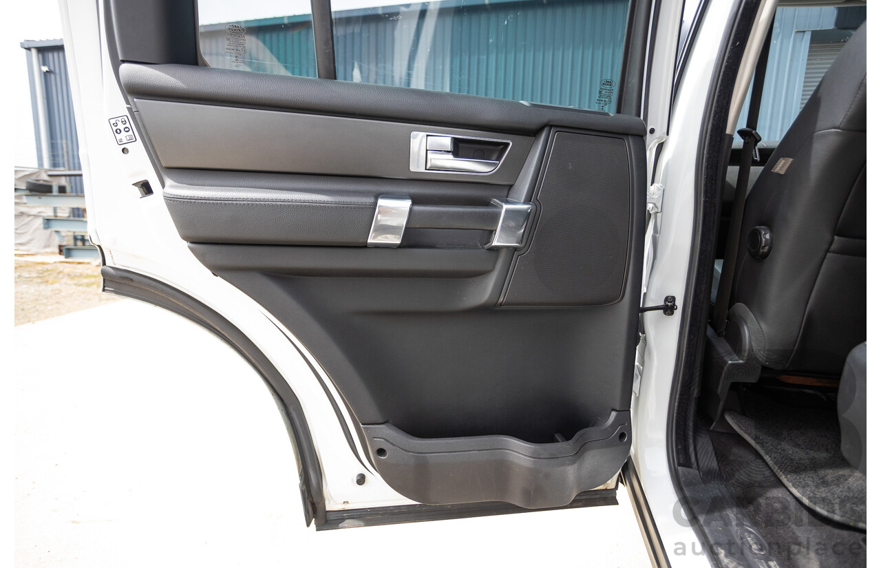 12/2013 Land Rover Discovery 4 3.0 SDV6 SE (4x4) MY13 4D Wagon Fuji White Turbo Diesel 3.0L - 7 seats