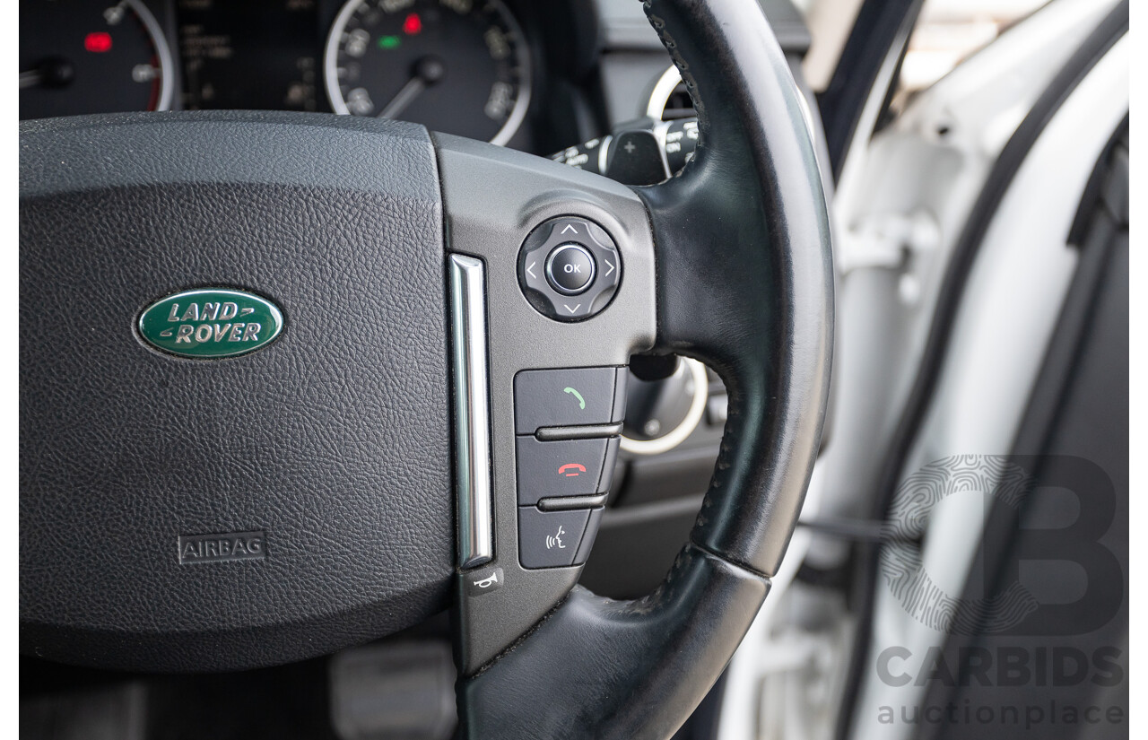 12/2013 Land Rover Discovery 4 3.0 SDV6 SE (4x4) MY13 4D Wagon Fuji White Turbo Diesel 3.0L - 7 seats