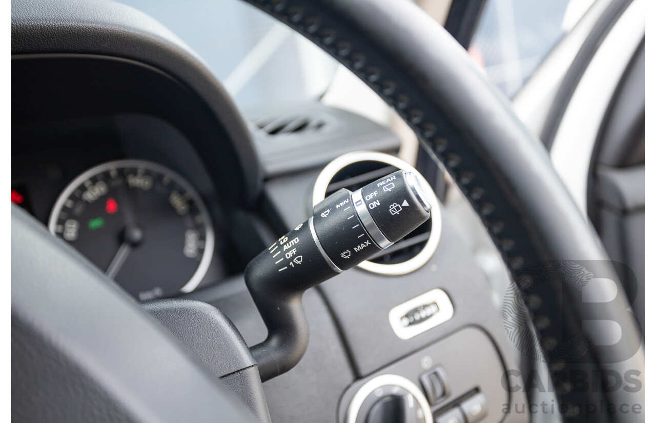 12/2013 Land Rover Discovery 4 3.0 SDV6 SE (4x4) MY13 4D Wagon Fuji White Turbo Diesel 3.0L - 7 seats