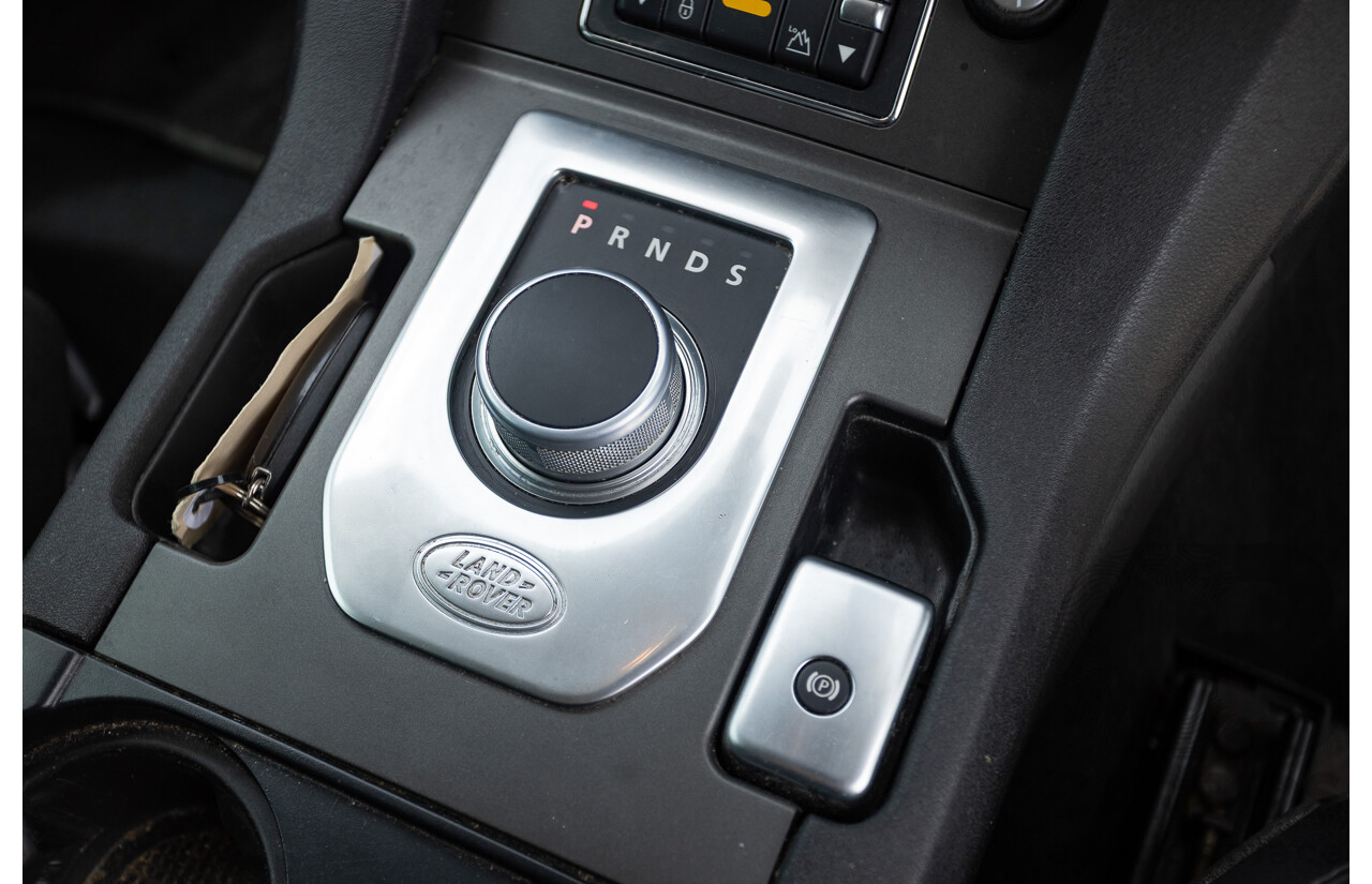 12/2013 Land Rover Discovery 4 3.0 SDV6 SE (4x4) MY13 4D Wagon Fuji White Turbo Diesel 3.0L - 7 seats