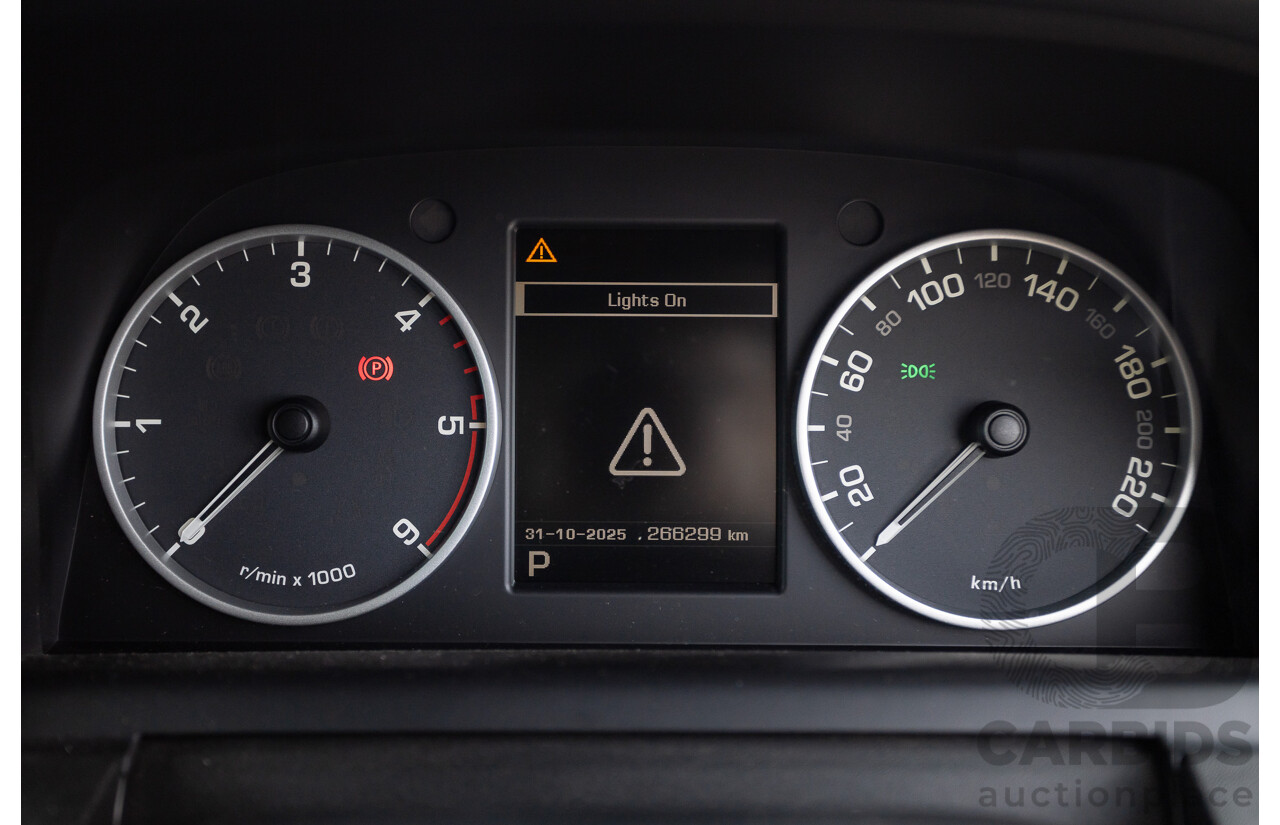 12/2013 Land Rover Discovery 4 3.0 SDV6 SE (4x4) MY13 4D Wagon Fuji White Turbo Diesel 3.0L - 7 seats