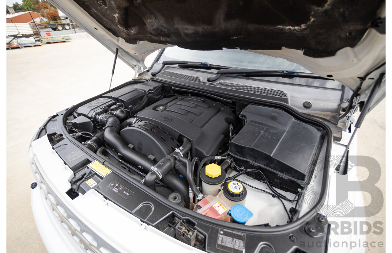 12/2013 Land Rover Discovery 4 3.0 SDV6 SE (4x4) MY13 4D Wagon Fuji White Turbo Diesel 3.0L - 7 seats