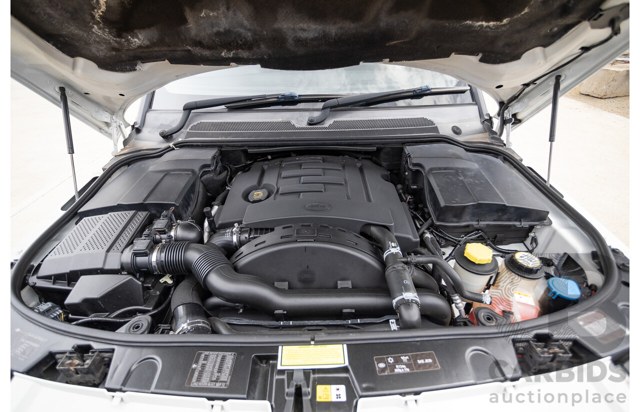 12/2013 Land Rover Discovery 4 3.0 SDV6 SE (4x4) MY13 4D Wagon Fuji White Turbo Diesel 3.0L - 7 seats