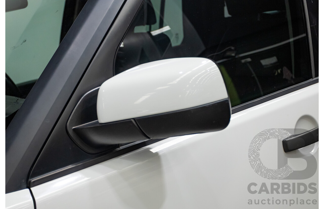 12/2013 Land Rover Discovery 4 3.0 SDV6 SE (4x4) MY13 4D Wagon Fuji White Turbo Diesel 3.0L - 7 seats