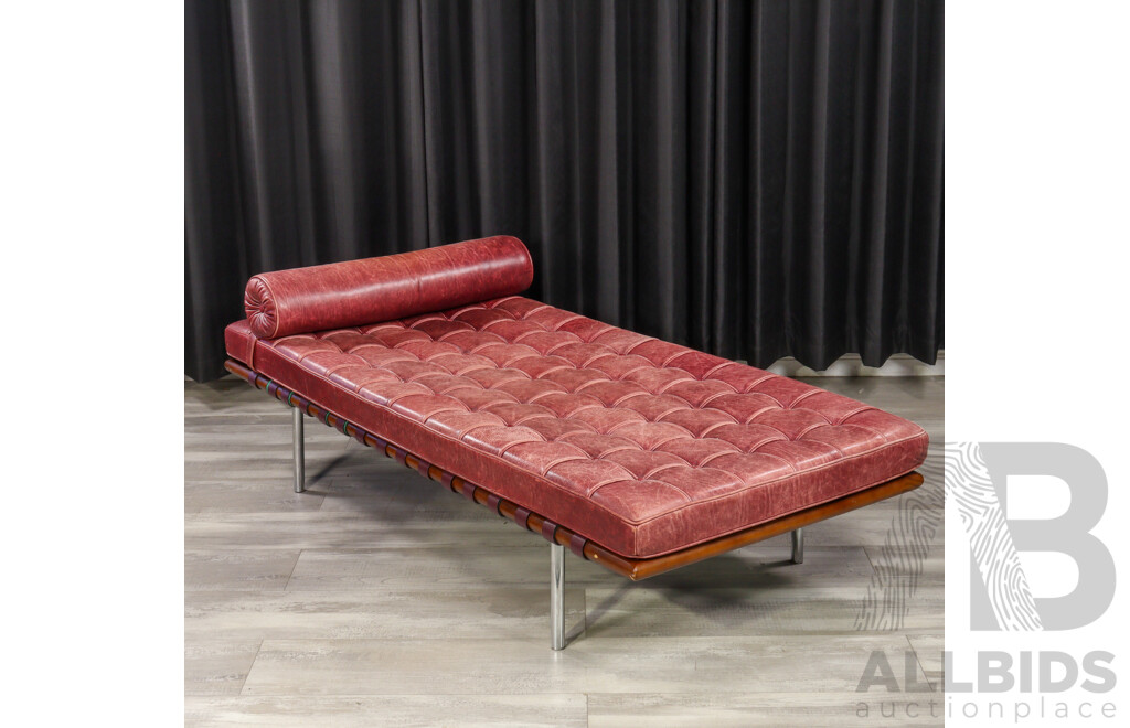 Barcelona Style Day Bed with Buttoned Leather Upholstery