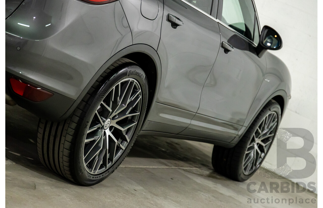 9/2013 Porsche Cayenne Diesel Series 2 MY14 4d Wagon Meteor Grey Metallic Turbo Diesel V6 3.0L