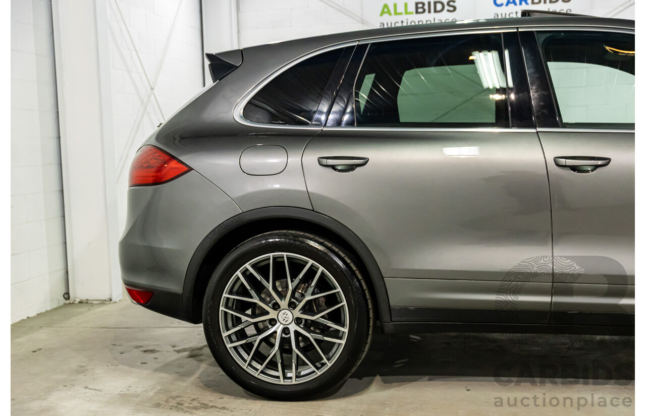 9/2013 Porsche Cayenne Diesel Series 2 MY14 4d Wagon Meteor Grey Metallic Turbo Diesel V6 3.0L