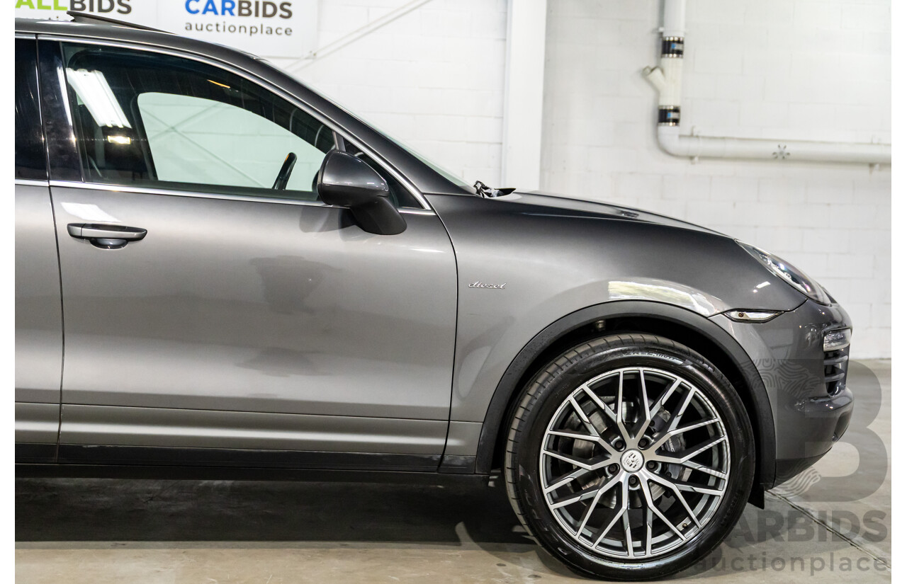 9/2013 Porsche Cayenne Diesel Series 2 MY14 4d Wagon Meteor Grey Metallic Turbo Diesel V6 3.0L
