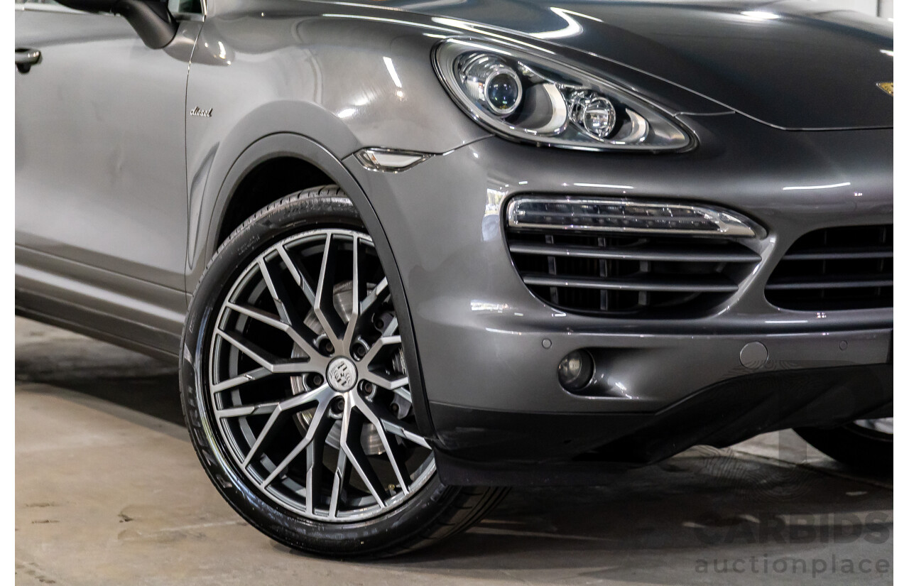 9/2013 Porsche Cayenne Diesel Series 2 MY14 4d Wagon Meteor Grey Metallic Turbo Diesel V6 3.0L