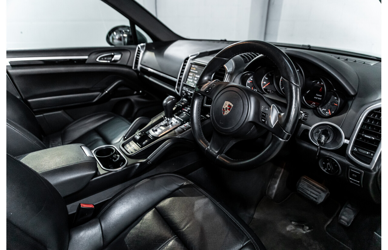 9/2013 Porsche Cayenne Diesel Series 2 MY14 4d Wagon Meteor Grey Metallic Turbo Diesel V6 3.0L