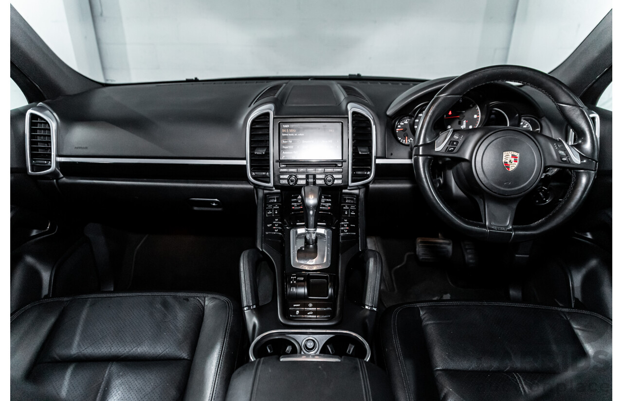 9/2013 Porsche Cayenne Diesel Series 2 MY14 4d Wagon Meteor Grey Metallic Turbo Diesel V6 3.0L