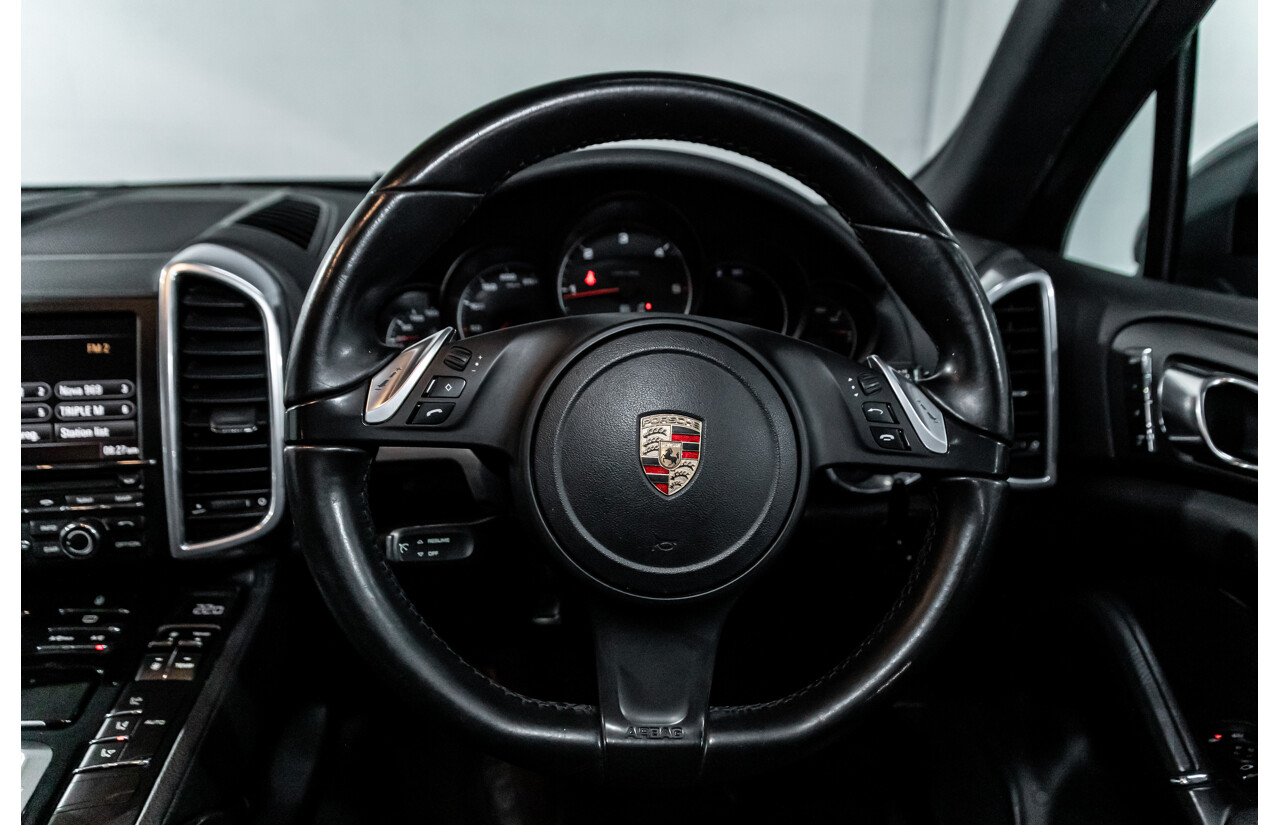 9/2013 Porsche Cayenne Diesel Series 2 MY14 4d Wagon Meteor Grey Metallic Turbo Diesel V6 3.0L