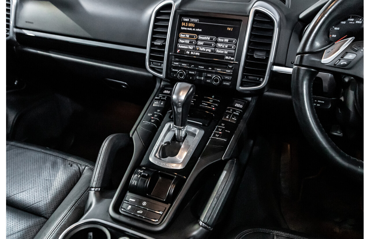 9/2013 Porsche Cayenne Diesel Series 2 MY14 4d Wagon Meteor Grey Metallic Turbo Diesel V6 3.0L