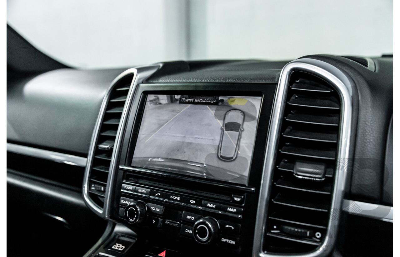 9/2013 Porsche Cayenne Diesel Series 2 MY14 4d Wagon Meteor Grey Metallic Turbo Diesel V6 3.0L