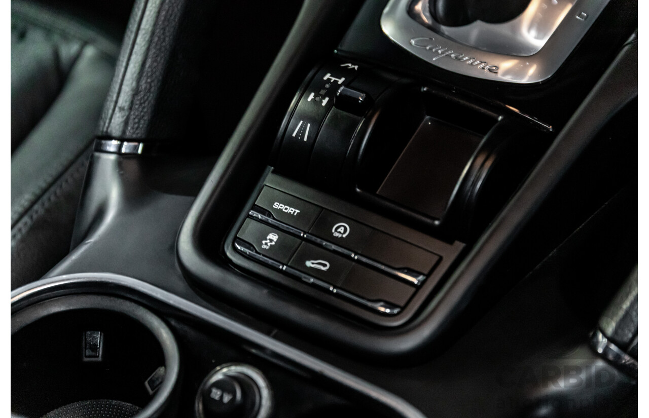 9/2013 Porsche Cayenne Diesel Series 2 MY14 4d Wagon Meteor Grey Metallic Turbo Diesel V6 3.0L